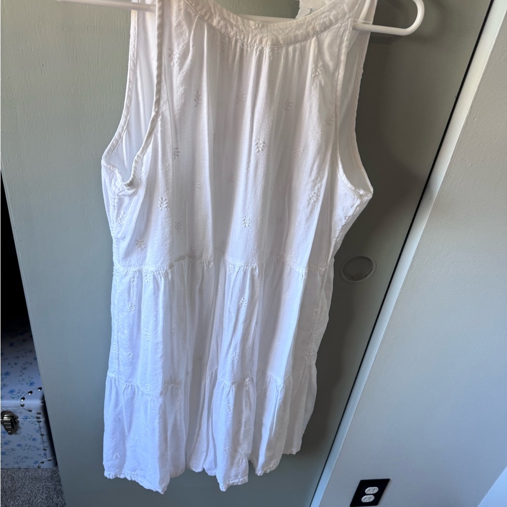 Old Navy White Sleeveless Top